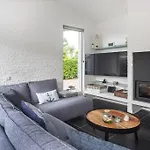Near With Large Private Garden - Not For Companies *