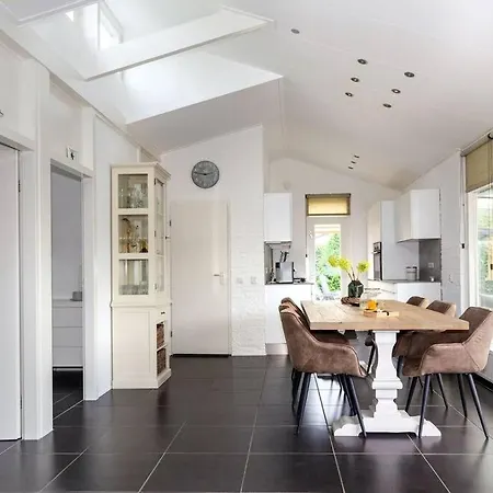 Tatil Evi Near With Large Private Garden - Not For Companies Ouddorp