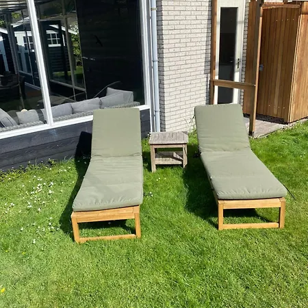 Near With Large Private Garden آودورب