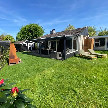 بيت للعطل Near With Large Private Garden *