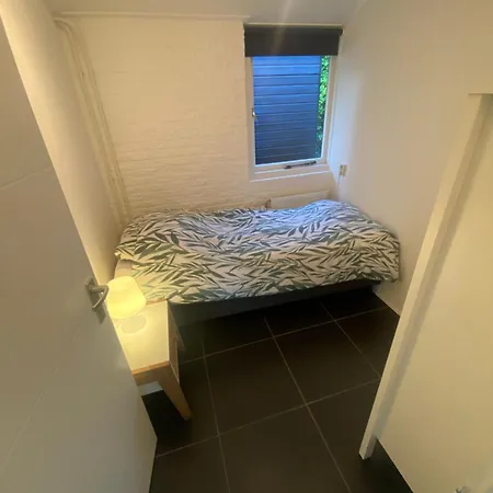 Near With Large Private Garden بيت للعطل