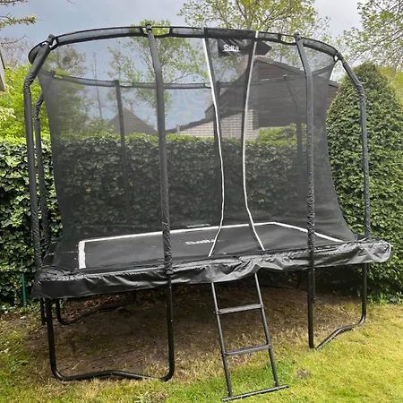 Near With Large Private Garden * آودورب