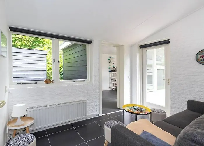 Near With Large Private Garden - Not For Companies Ouddorp