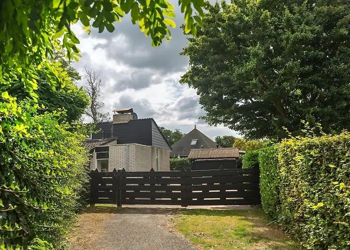 Near With Large Private Garden - Not For Companies Vakantiehuis *