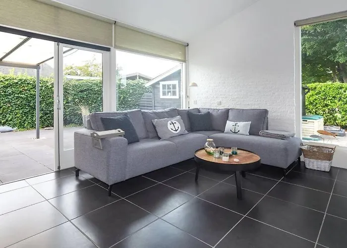 Near With Large Private Garden - Not For Companies Vakantiehuis