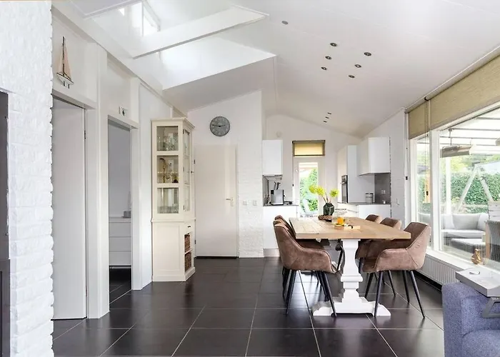 Vakantiehuis Near With Large Private Garden - Not For Companies Ouddorp