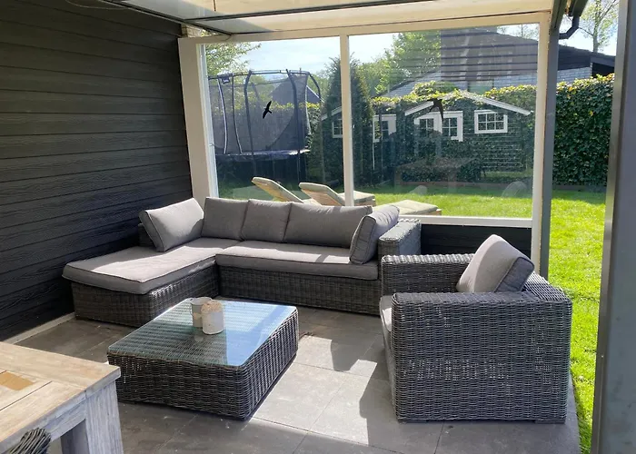 Near With Large Private Garden - Not For Companies Vakantiehuis