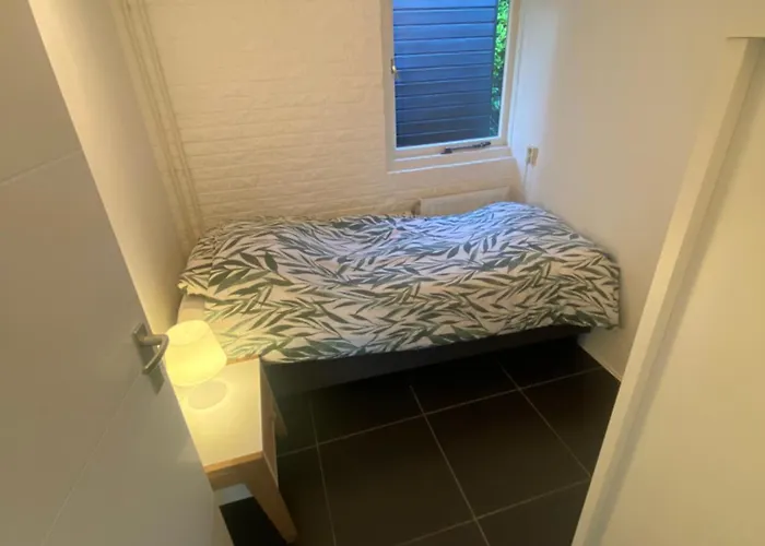 Near With Large Private Garden - Not For Companies Vakantiehuis